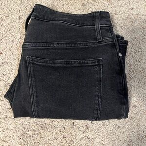 Madewell “Kickout Curvy” Jean in black